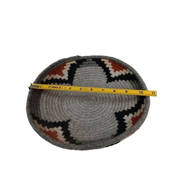Navajo Coiled Wool Tribal Basket 10” Gray Black Red Clover Storage Centerpiece - Picture 4 of 5